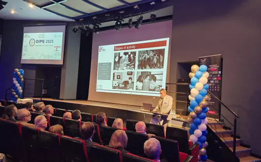 Prezentacja historii Instytutu przez Dyrektora Łukasza Szymańskiego