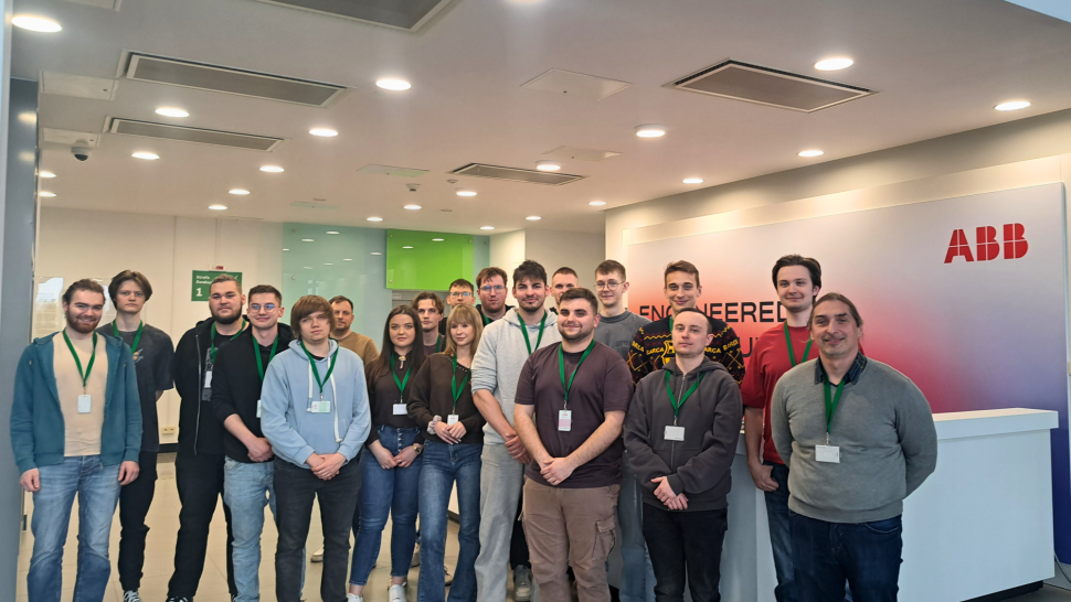 Studenci na wycieczce w fabryce ABB w Aleksandrowie Łódzkim