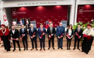 zdjęcie nowo promowanych doktorów z Rektorem PŁ