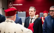 dr inż. Łukasz Wąs podczas ceremonii promocji doktorskiej
