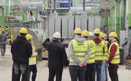 Studenci na wycieczce w zakładzie ZREW Transformatory S.A. w Łodzi