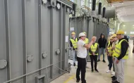 Studenci na wycieczce w zakładzie ZREW Transformatory S.A. w Łodzi
