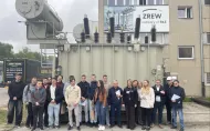 Studenci na wycieczce w zakładzie ZREW Transformatory S.A. w Łodzi